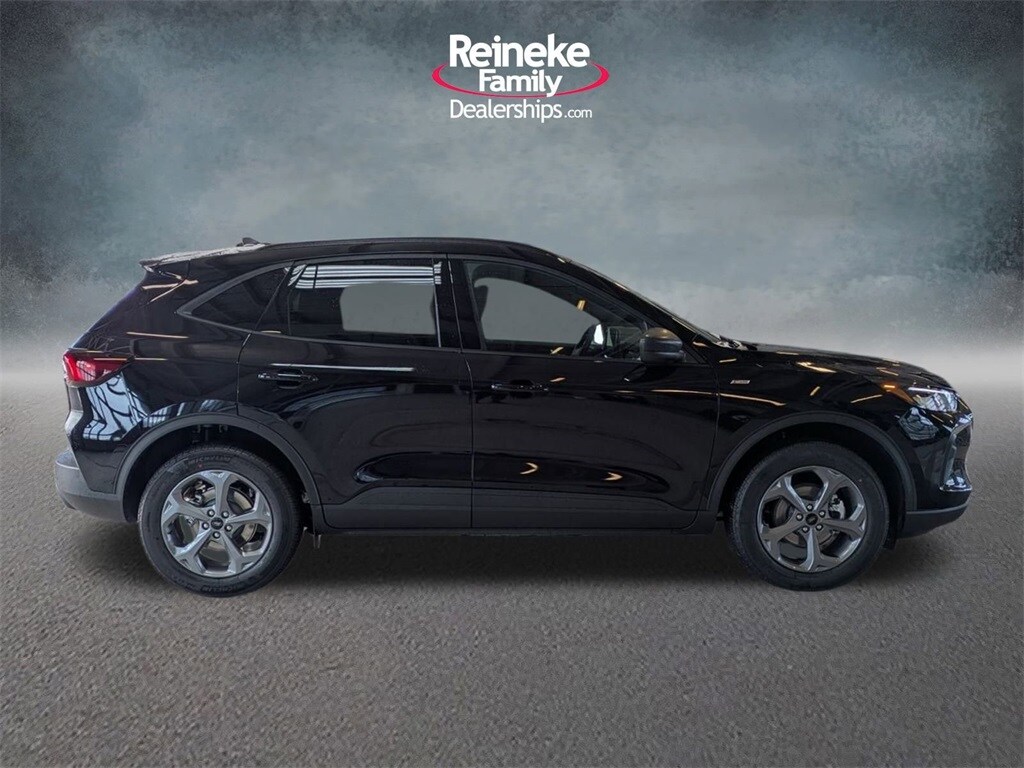 2026 Ford Escape ST-Line photo 4