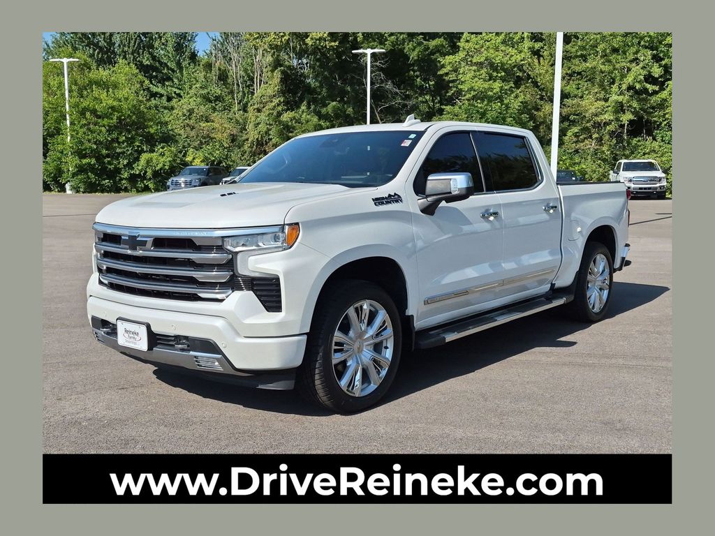 White (Iridescent Pearl Tricoat) 2023 Chevrolet Silverado 1500 Pickup Truck Four-Wheel Drive Automatic