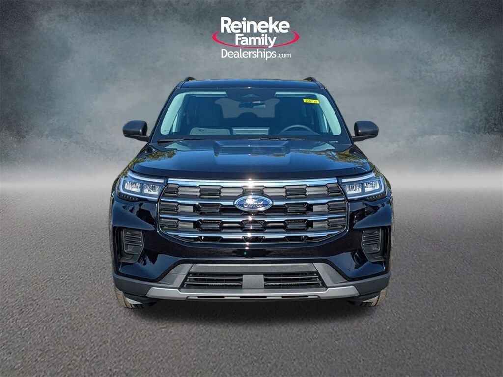 2025 Ford Explorer photo 2