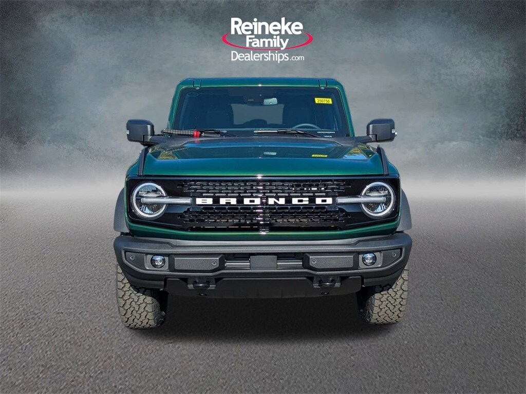 2025 Ford Bronco Outer Banks photo 2