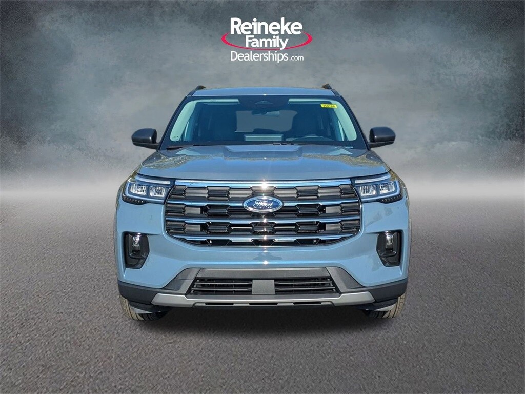 2025 Ford Explorer photo 2