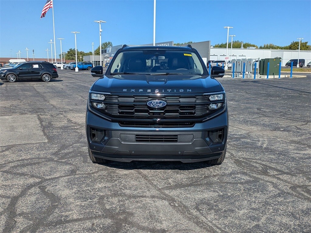 2025 Ford Expedition MAX photo 2