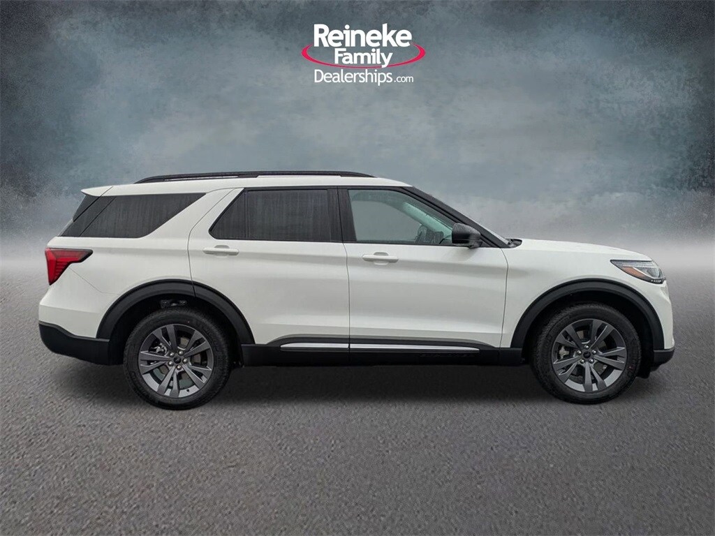2025 Ford Explorer photo 2