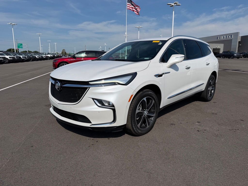 2022 Buick Enclave Essence AWD's photo