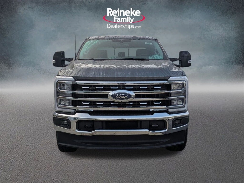 2026 Ford F-250 Lariat photo 2