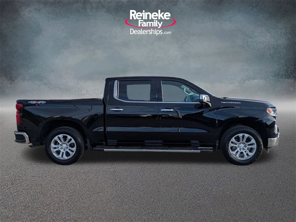 2022 Chevrolet Silverado 1500 LTZ photo 2