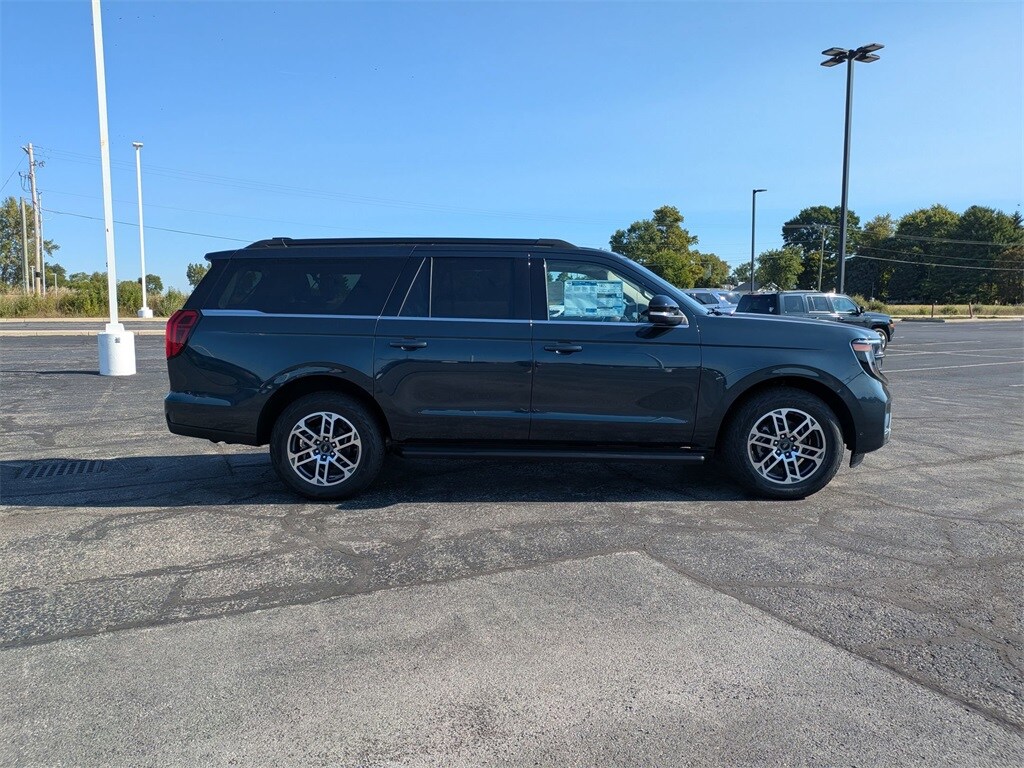 2025 Ford Expedition MAX photo 4