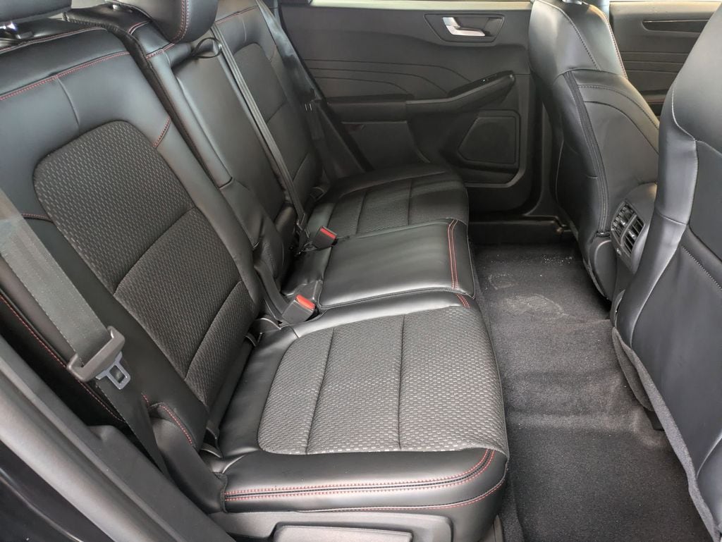 2026 Ford Escape ST-Line - Photo 18