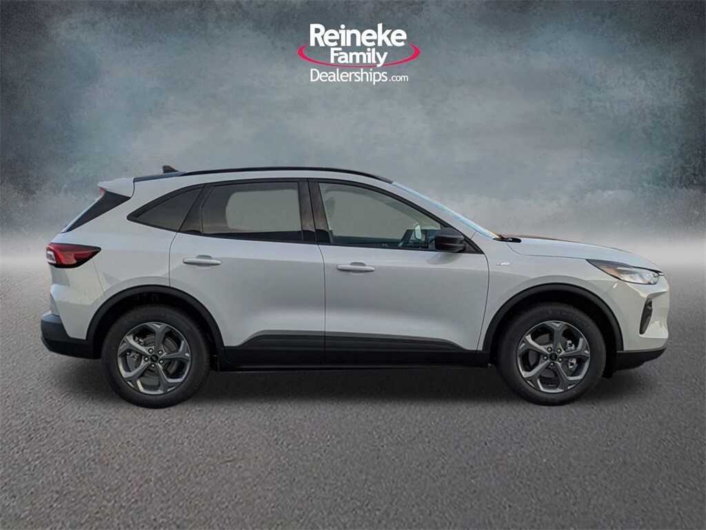 2025 Ford Escape ST-Line photo 4