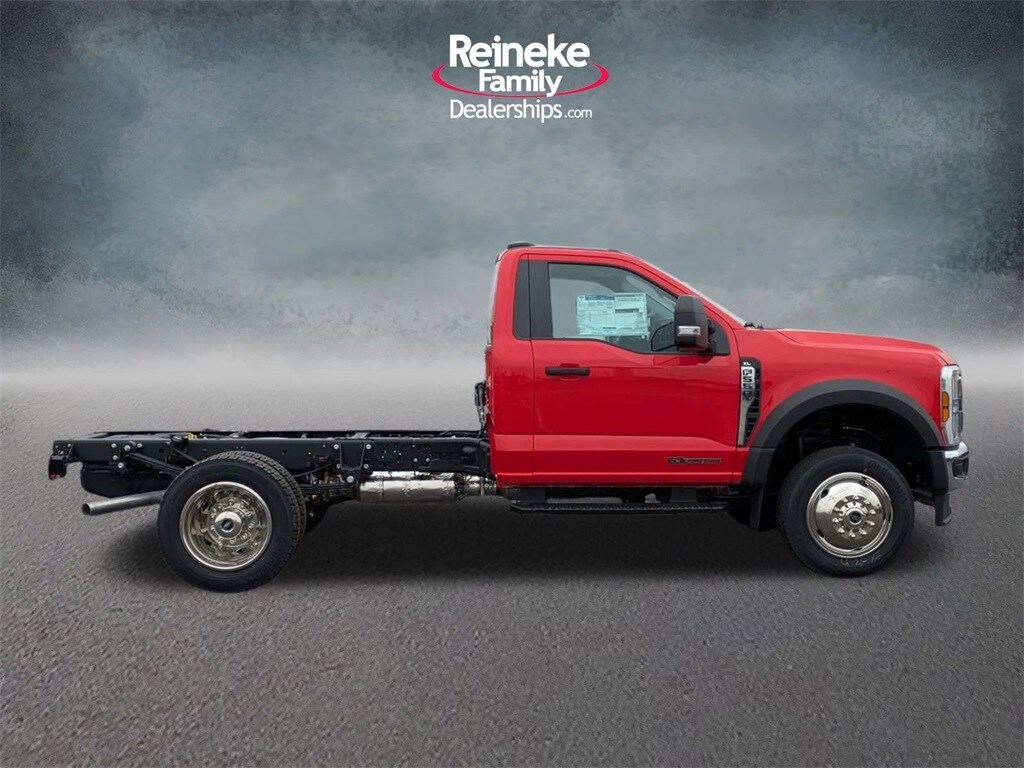 2025 Ford F-550 photo 4