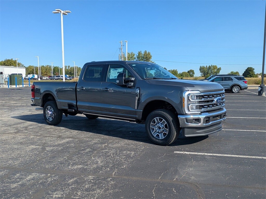 2026 Ford F-250 Lariat photo 3