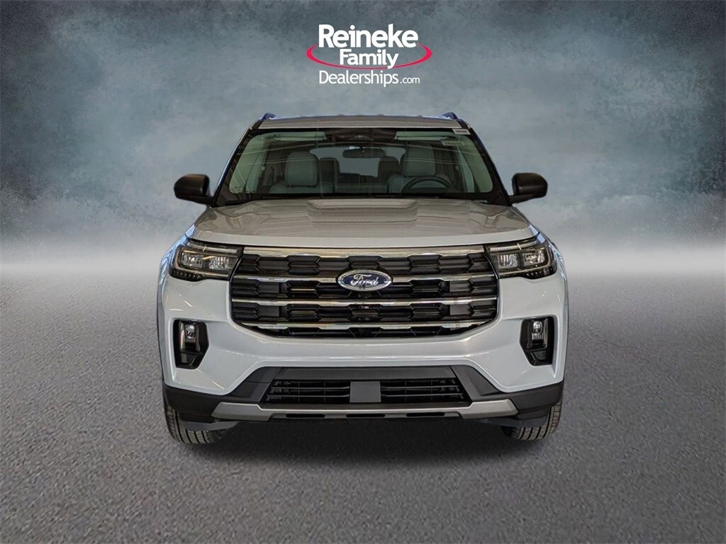 2026 Ford Explorer photo 2