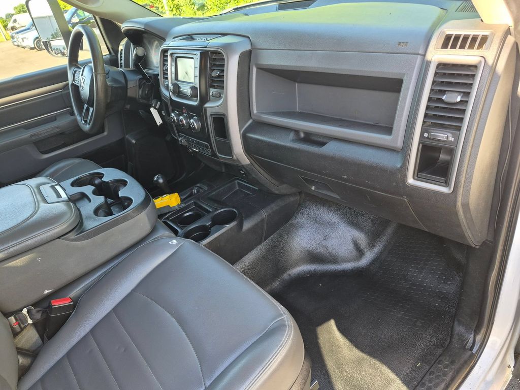 2018 RAM Ram 3500 Chassis Cab Tradesman - Photo 17
