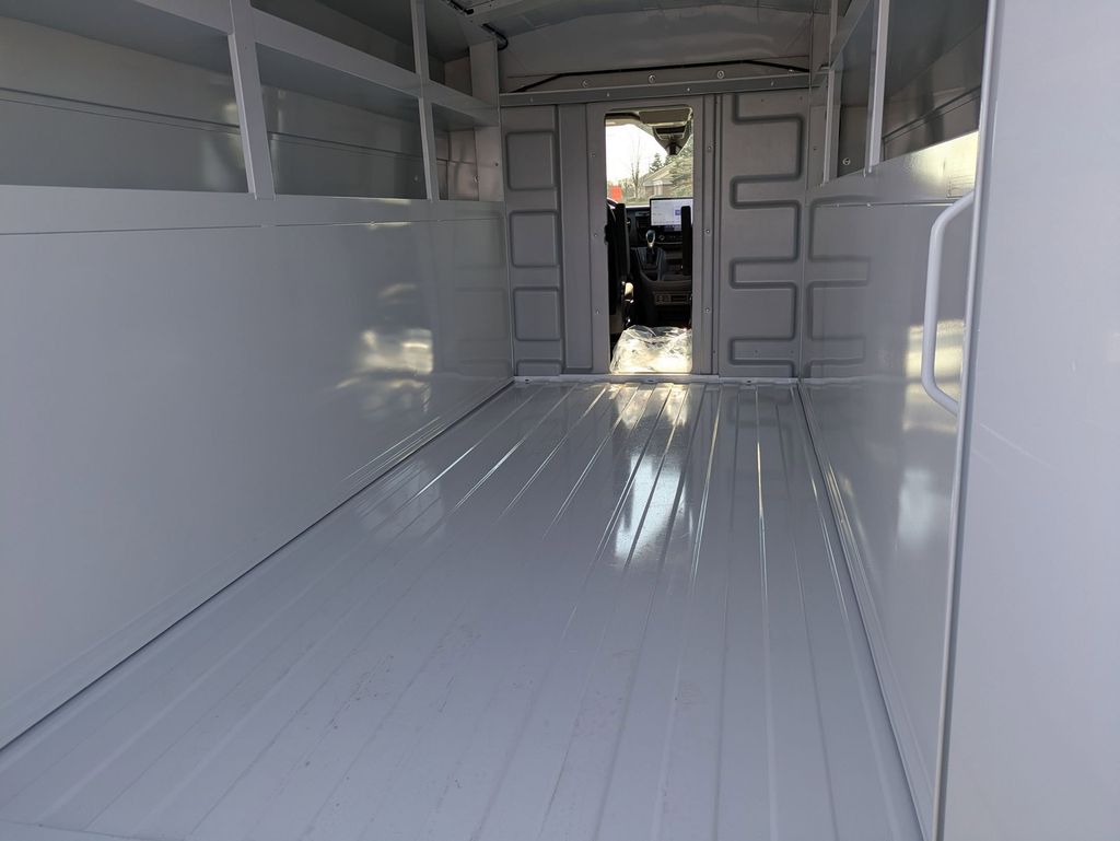 2024 Ford Transit Cutaway Base - Photo 7