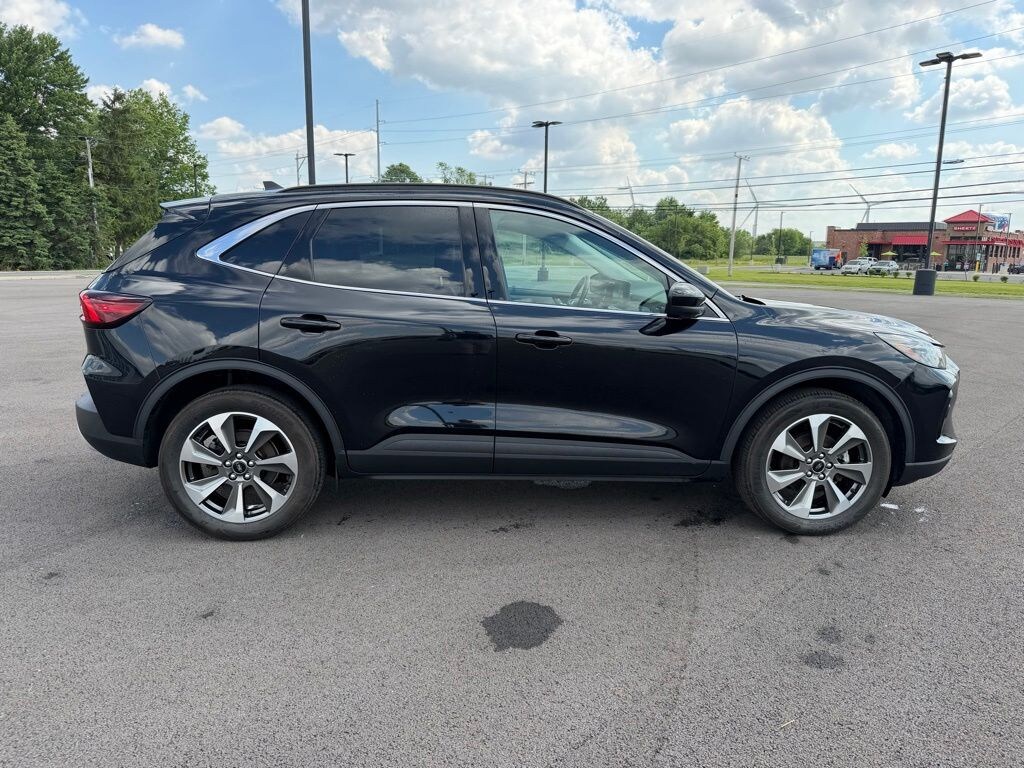 Used 2023 Ford Escape Hybrid Platinum SUV