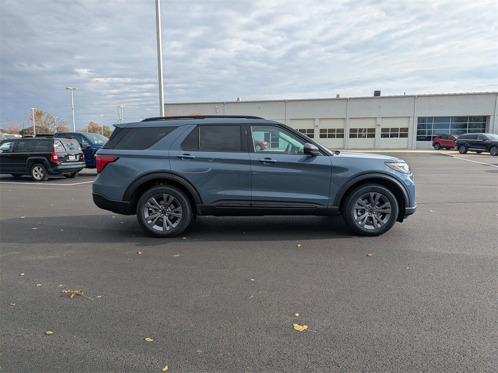 2026 Ford Explorer photo 4