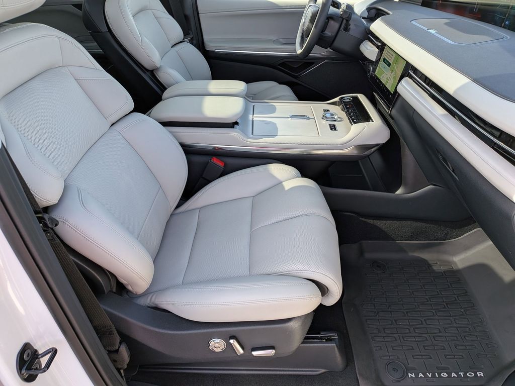 2025 Lincoln Navigator Reserve L - Photo 24