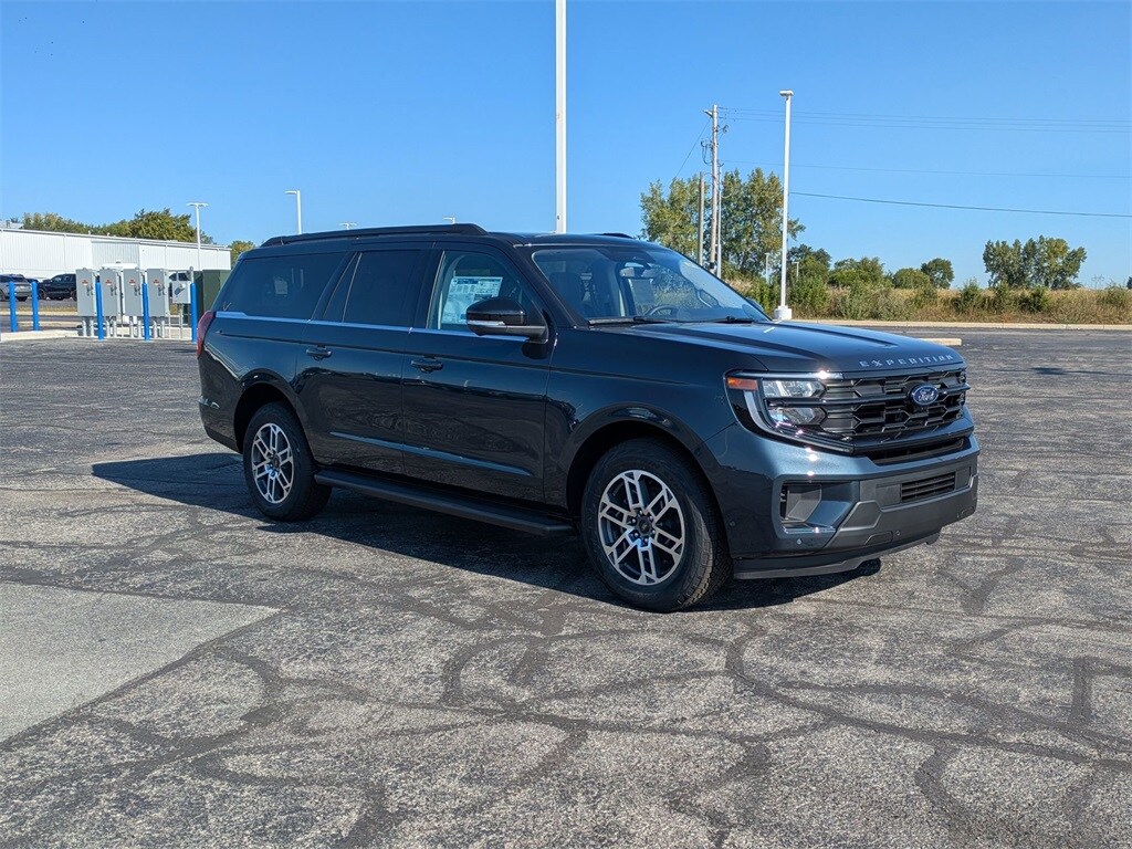 2025 Ford Expedition MAX photo 3
