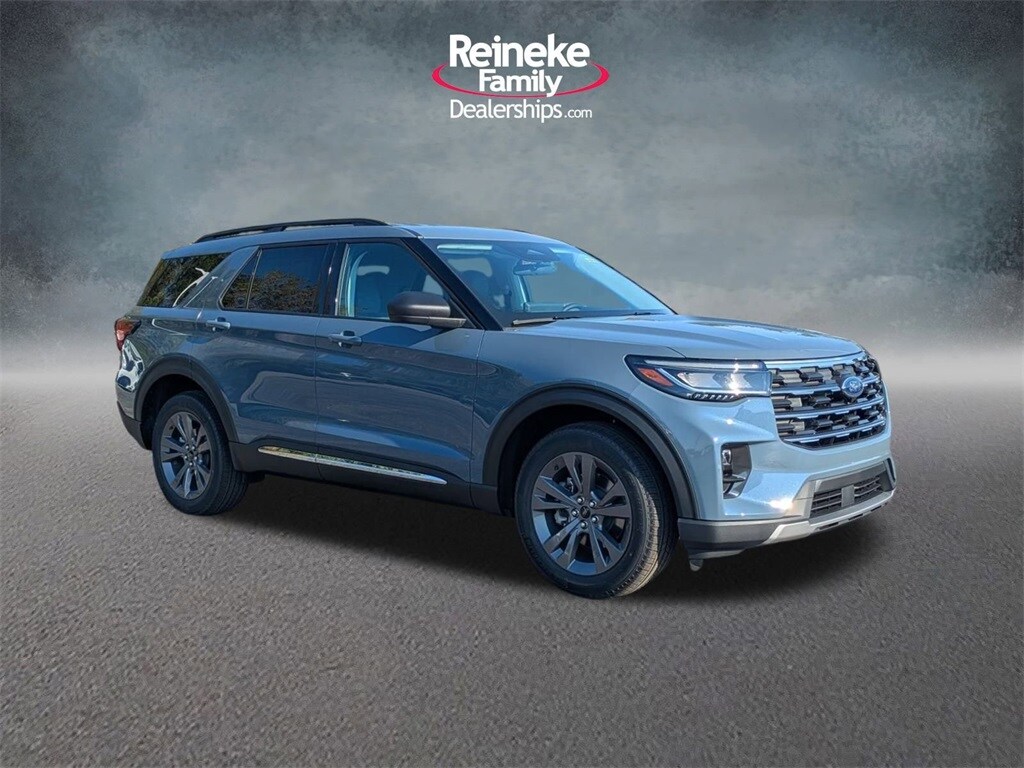 2025 Ford Explorer photo 3