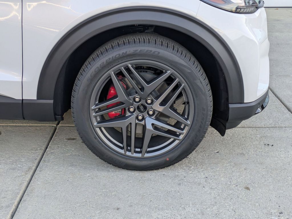 2026 Ford Explorer ST - Photo 24