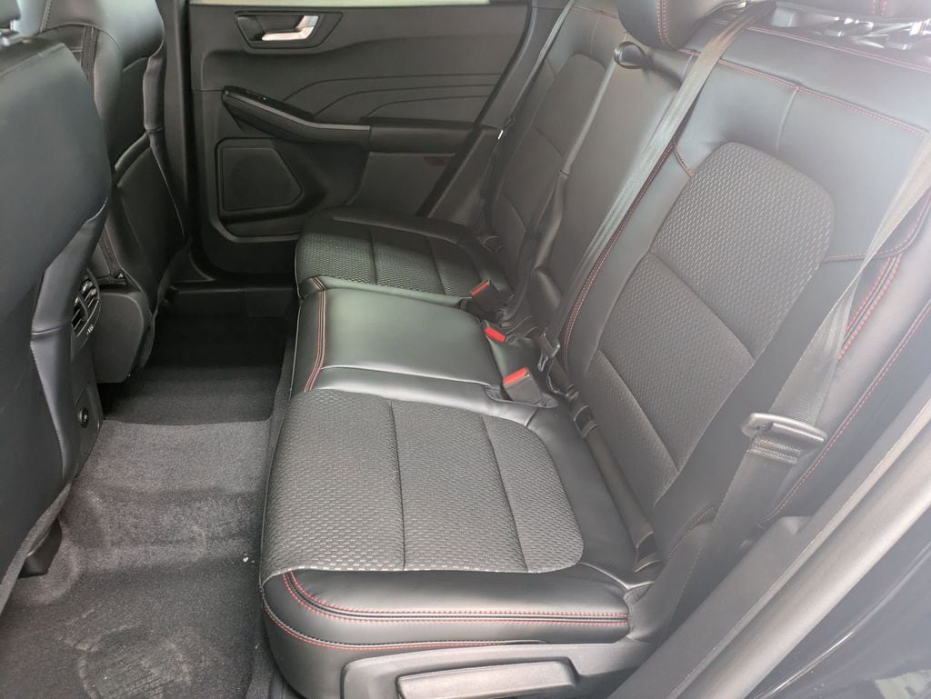2026 Ford Escape ST-Line - Photo 17