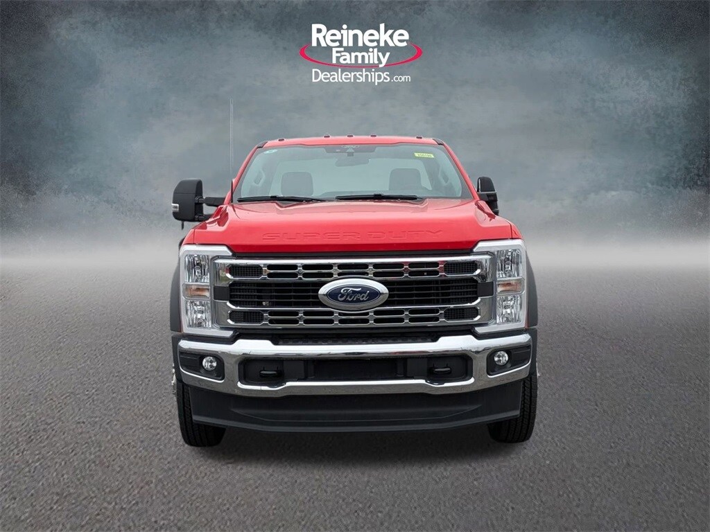 2025 Ford F-550 photo 2