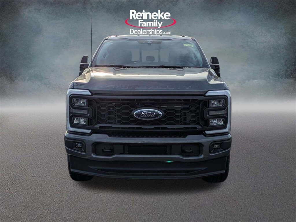 2025 Ford F-350 photo 2