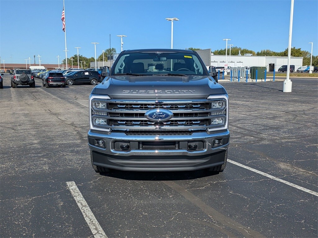 2026 Ford F-250 Lariat photo 2