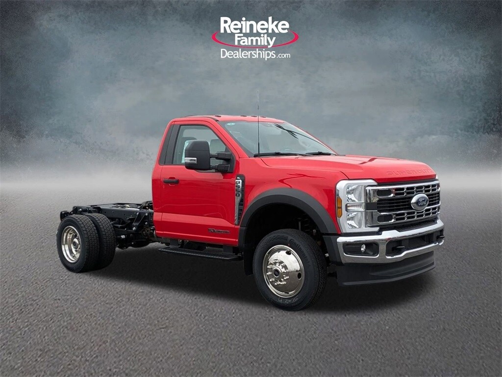2025 Ford F-550 photo 3