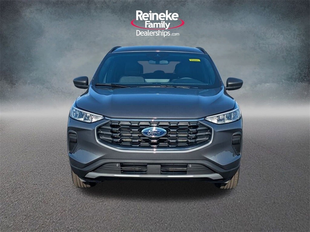 2025 Ford Escape ST-Line photo 2
