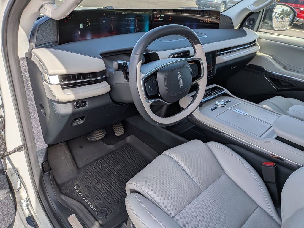 2025 Lincoln Navigator Reserve L - Photo 10