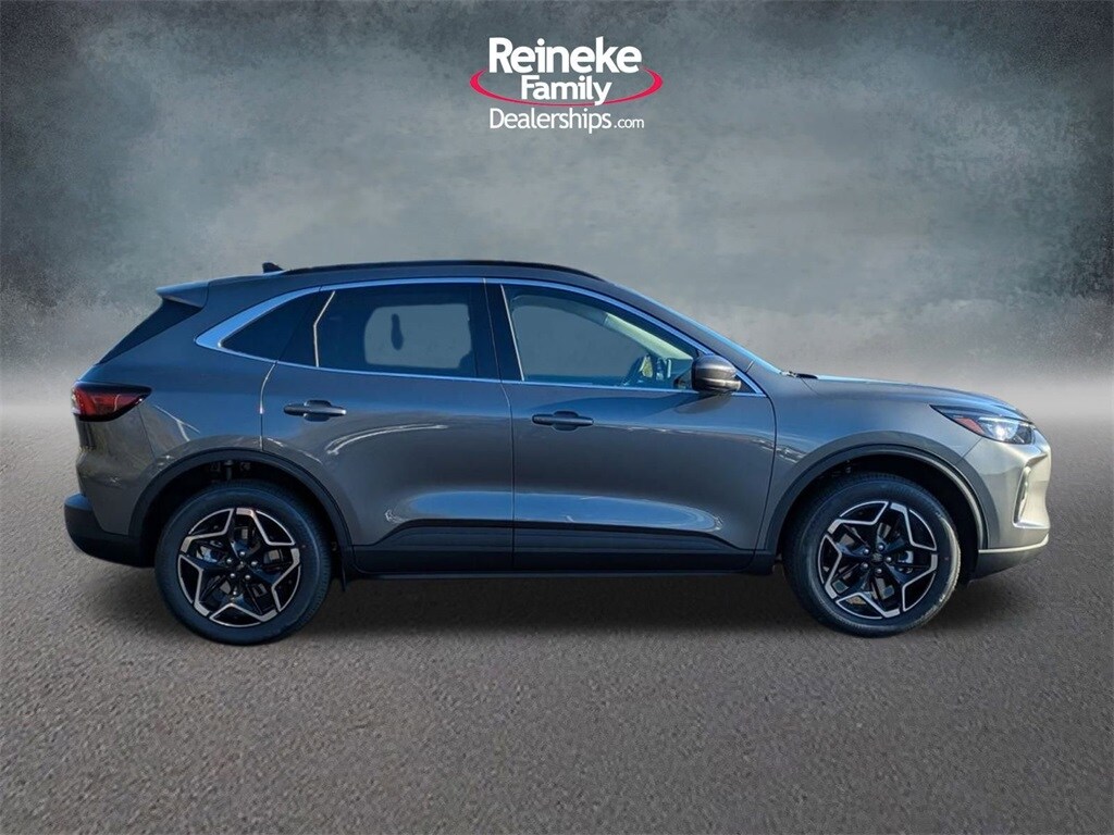 2026 Ford Escape Platinum photo 4