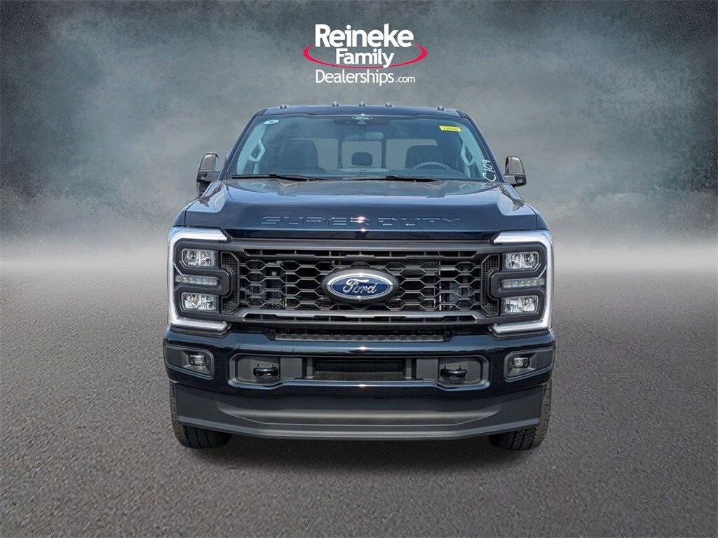 2025 Ford F-250 photo 2