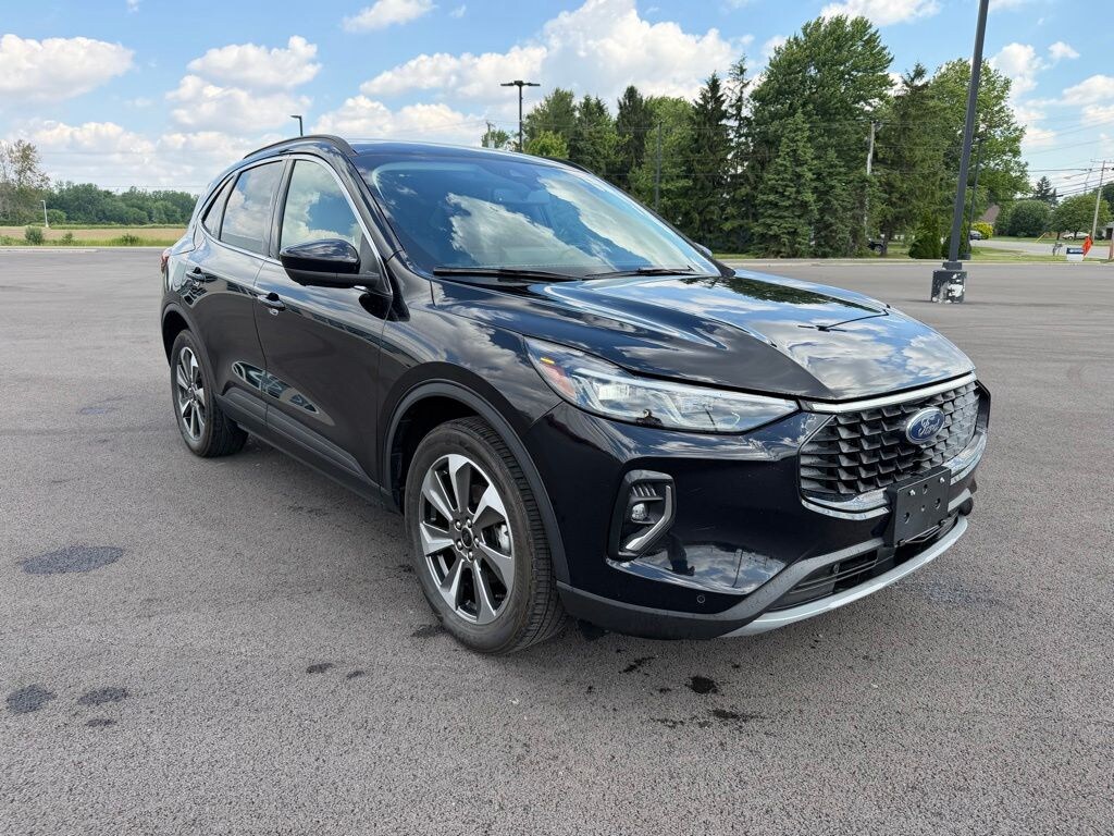 Used 2023 Ford Escape Hybrid Platinum SUV