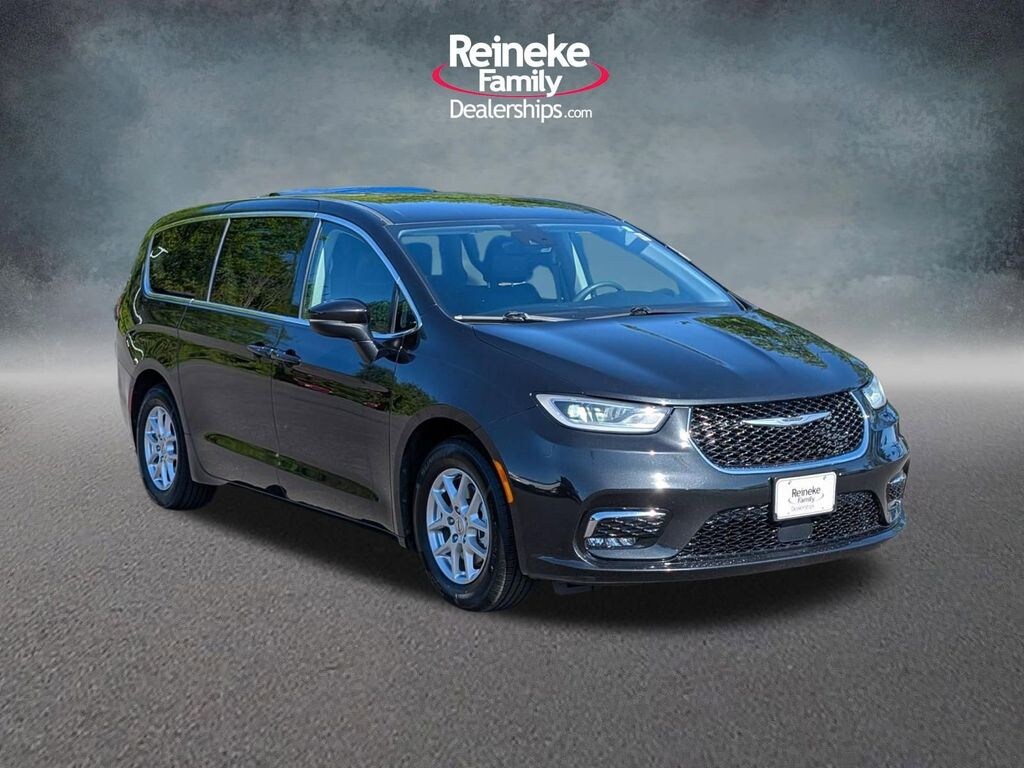 Used 2023 Chrysler Pacifica Touring L Minivan/Van