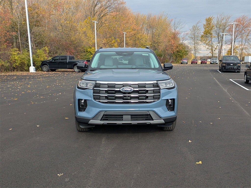 2026 Ford Explorer photo 2