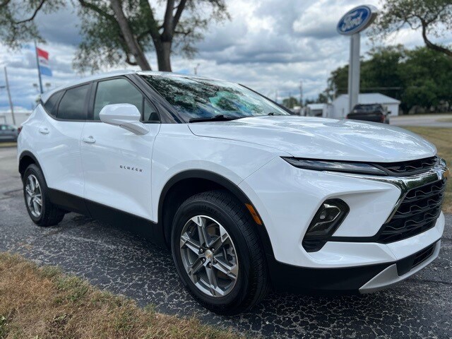 2023 Chevrolet Blazer 2LT photo 2