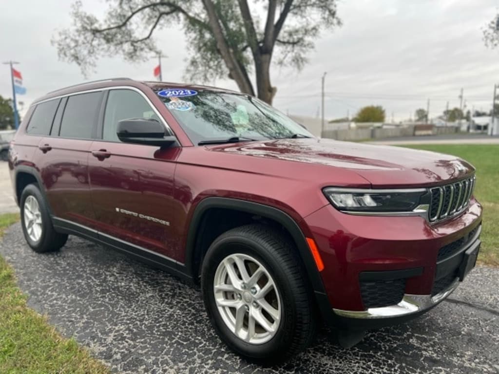 Used 2023 Jeep Grand Cherokee Laredo SUV