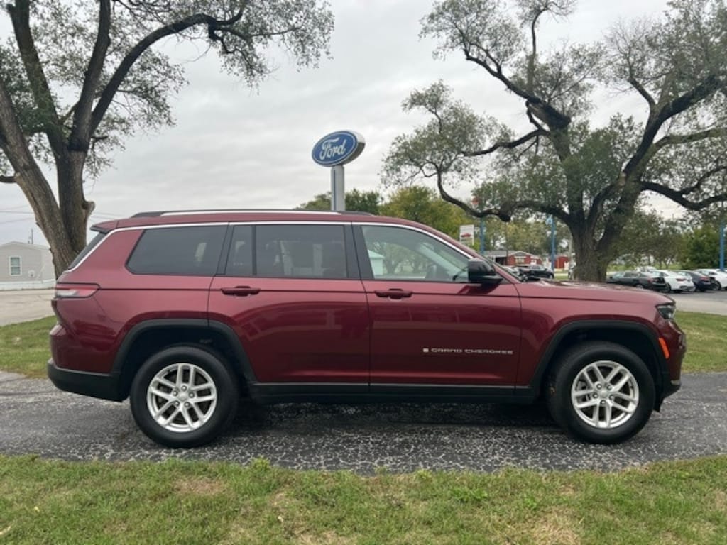 Used 2023 Jeep Grand Cherokee Laredo SUV