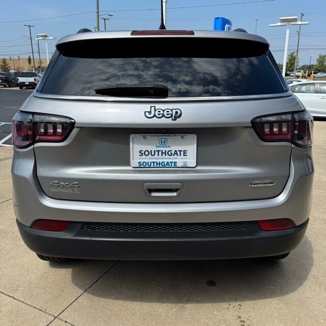 2022 Jeep Compass Latitude Lux photo 4