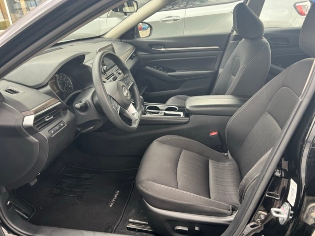 Used 2023 Nissan Altima 2.5 SV Sedan