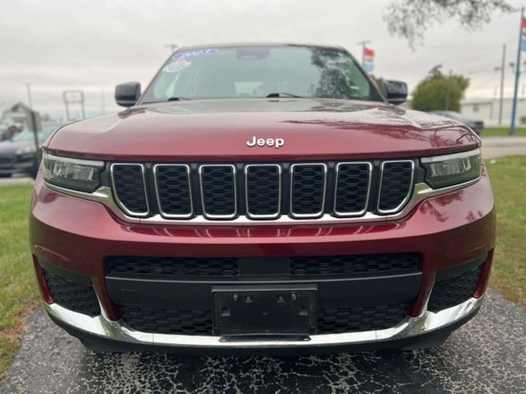 Used 2023 Jeep Grand Cherokee Laredo SUV