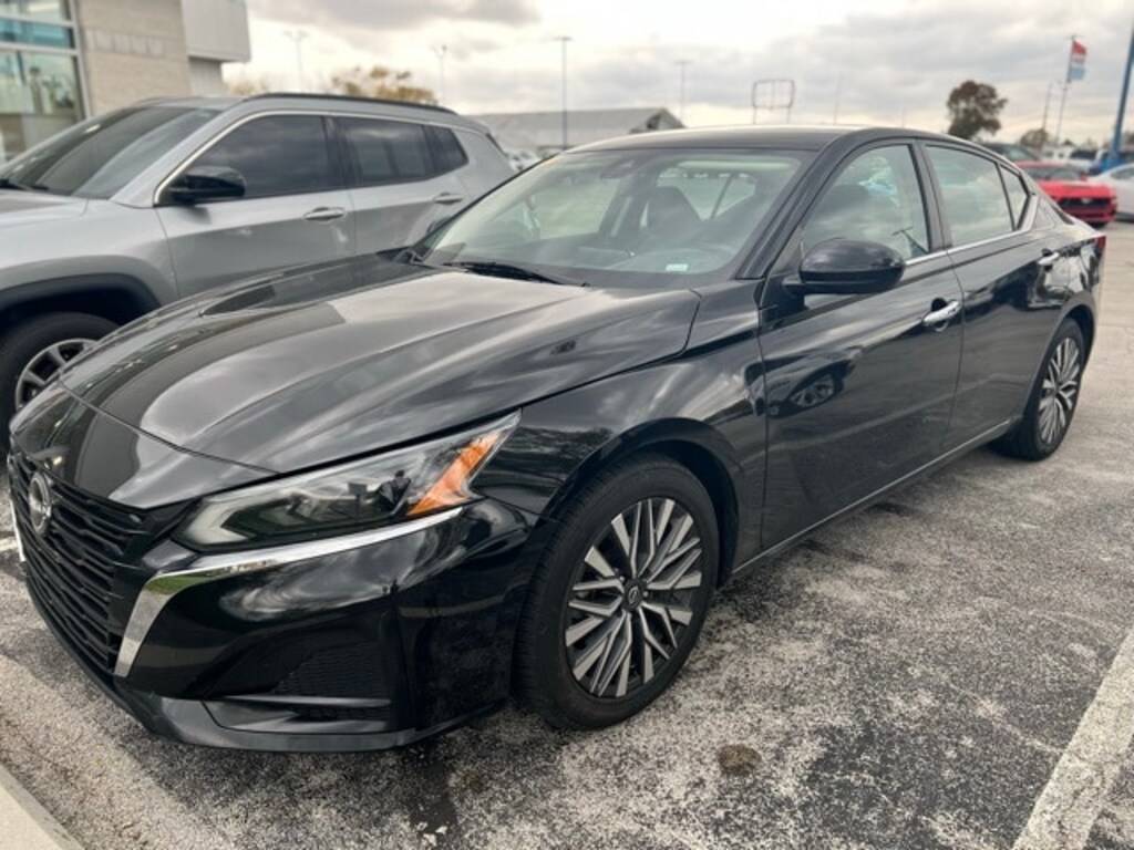Used 2023 Nissan Altima 2.5 SV Sedan