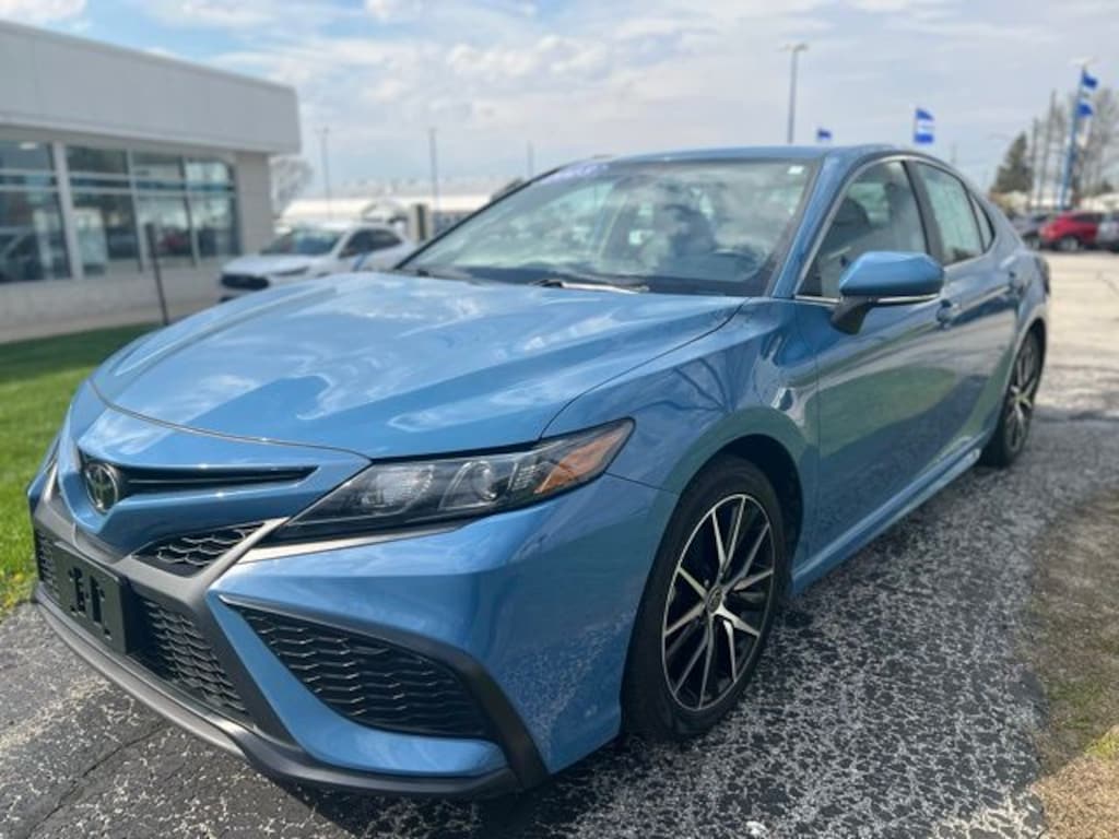 Used 2023 Toyota Camry SE Sedan