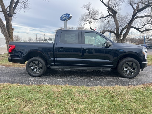 2025 Ford F-150 Lightning Flash's photo