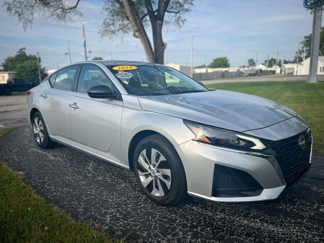 Used 2024 Nissan Altima S with VIN 1N4BL4BV3RN375001 for sale in Fostoria, OH