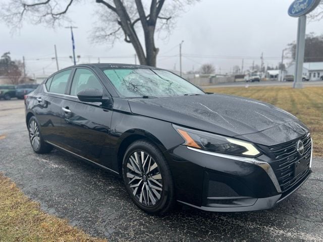Used 2024 Nissan Altima SV with VIN 1N4BL4DV3RN305818 for sale in Fostoria, OH