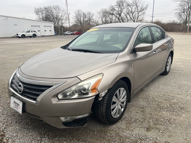 Used 2013 Nissan Altima Sedan S with VIN 1N4AL3AP5DC154397 for sale in Fostoria, OH