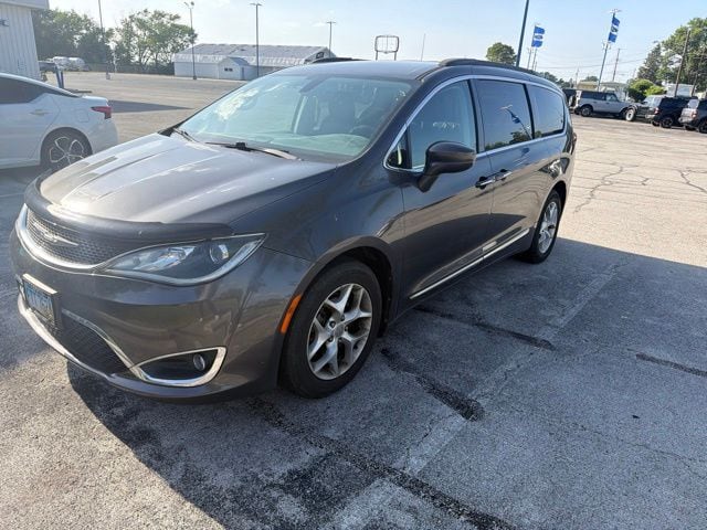 2017 Chrysler Pacifica Touring-L's photo