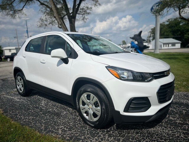 Used 2018 Chevrolet Trax LS with VIN 3GNCJKSBXJL282843 for sale in Fostoria, OH